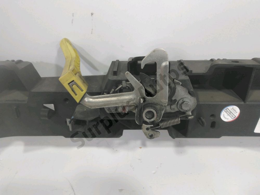 Traverse supérieure armature avant