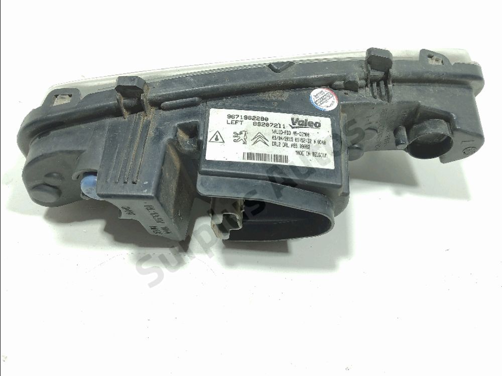 Feu diurne avant gauche