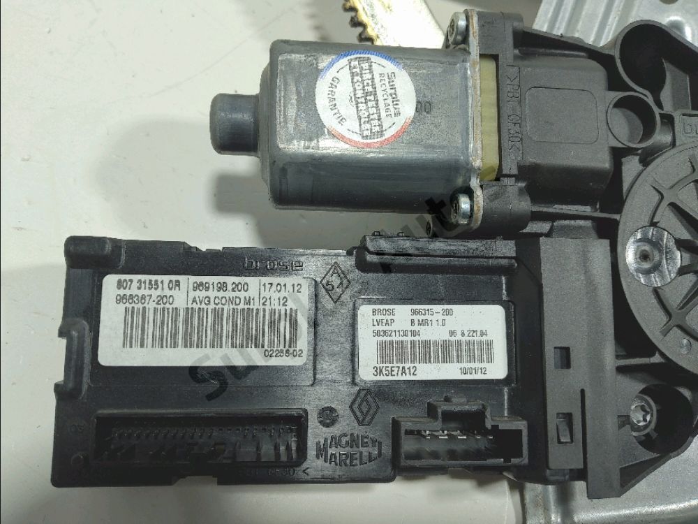 Lève-vitre électrique avant gauche