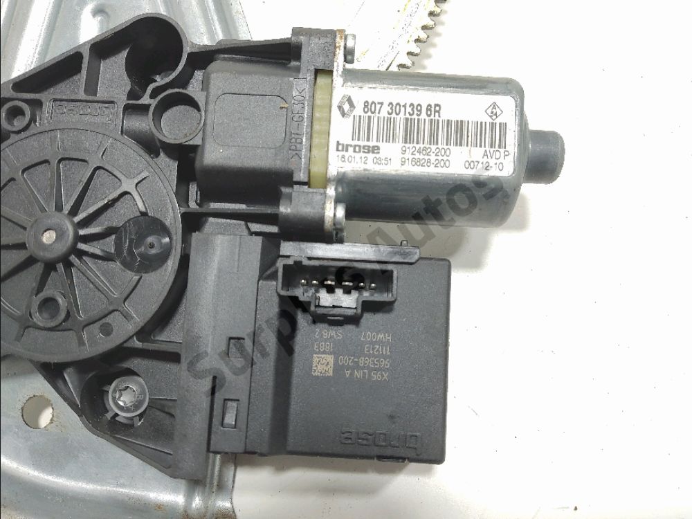 Lève-vitre électrique avant droit