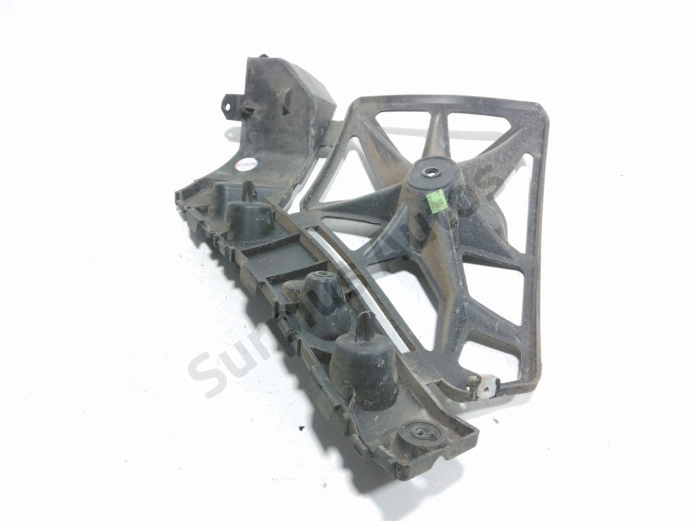 Support droit de pare-choc arrière