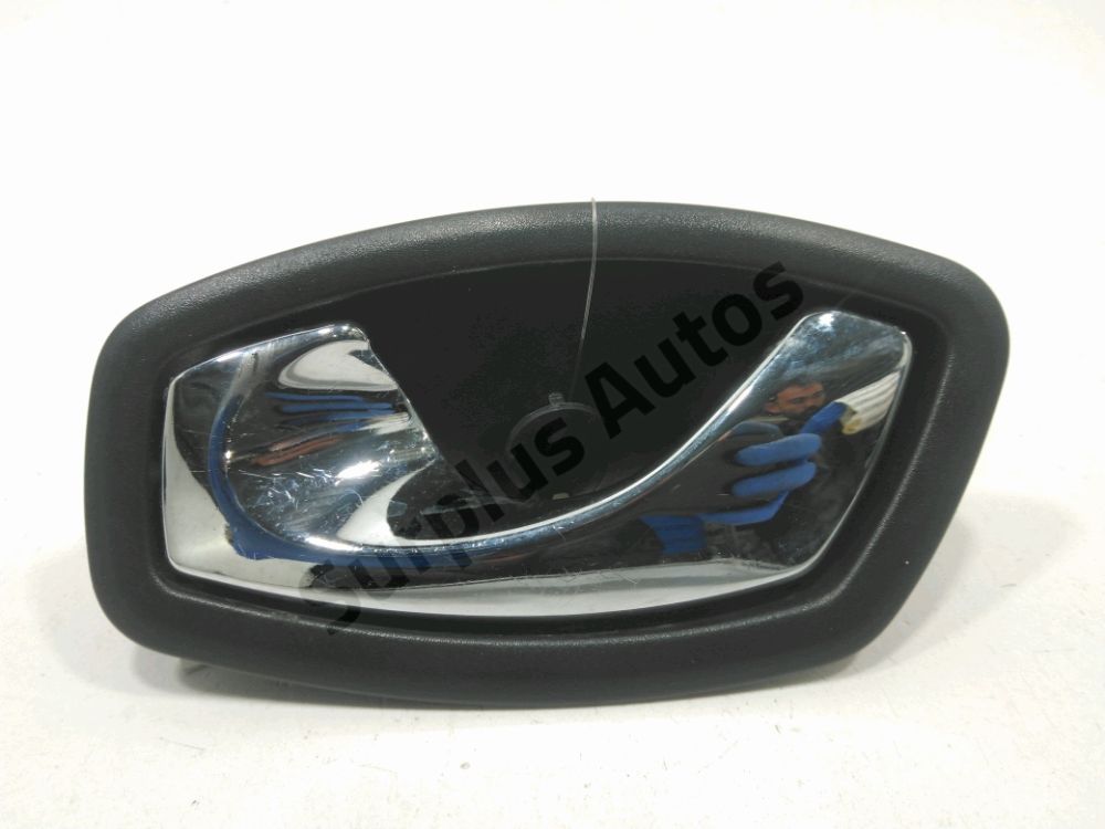 Poignee interieure porte avant gauche