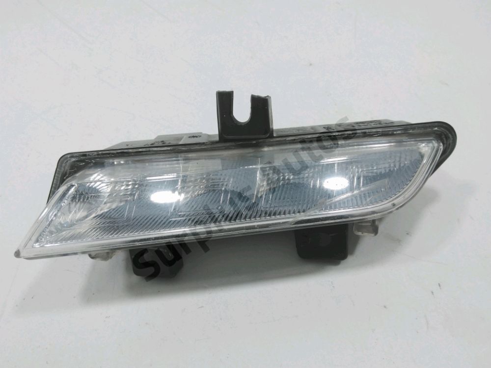 Feu diurne avant droit