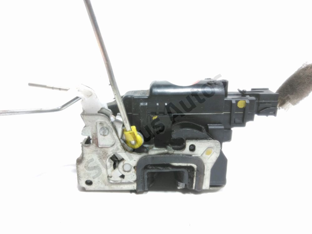 Serrure de porte avant gauche