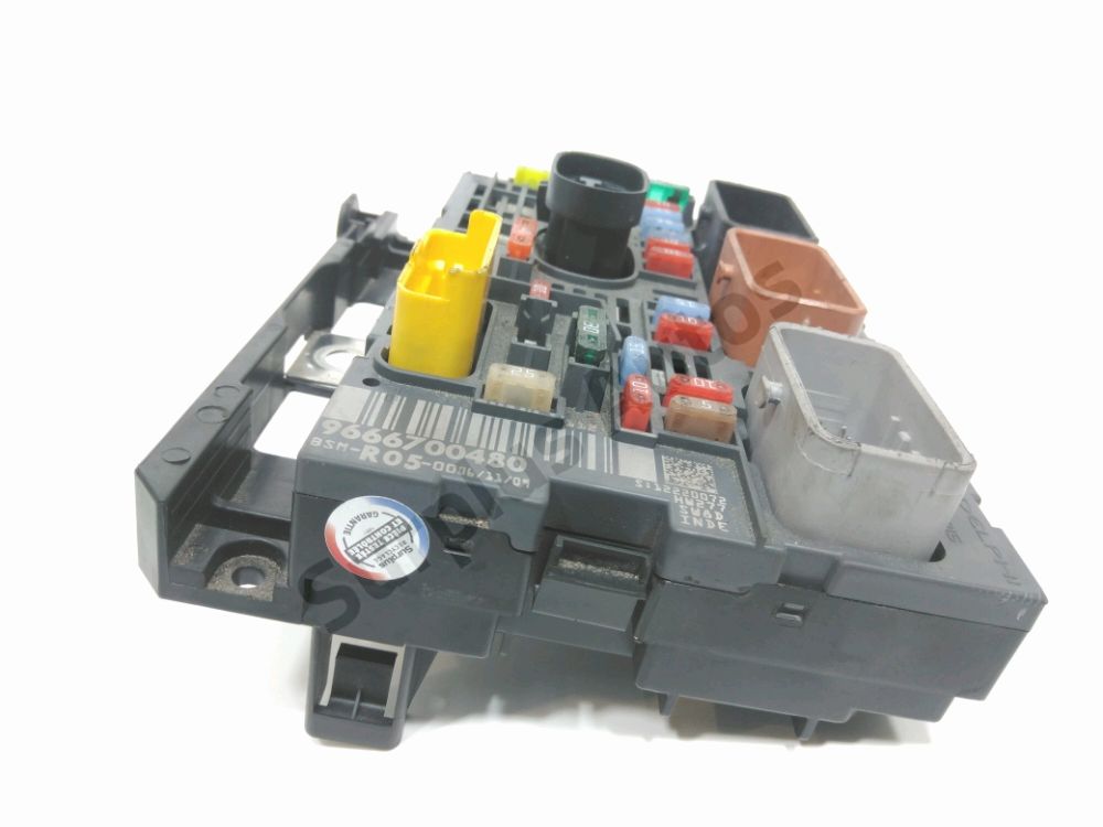 Boite à fusibles moteur