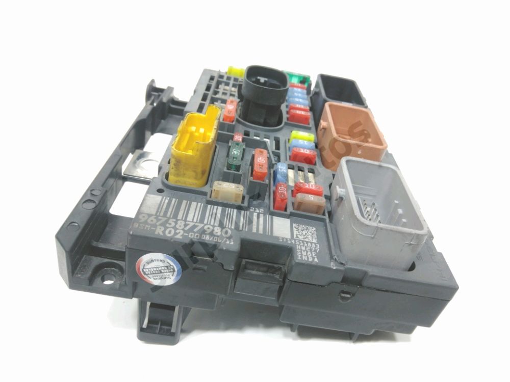 Boite à fusibles moteur