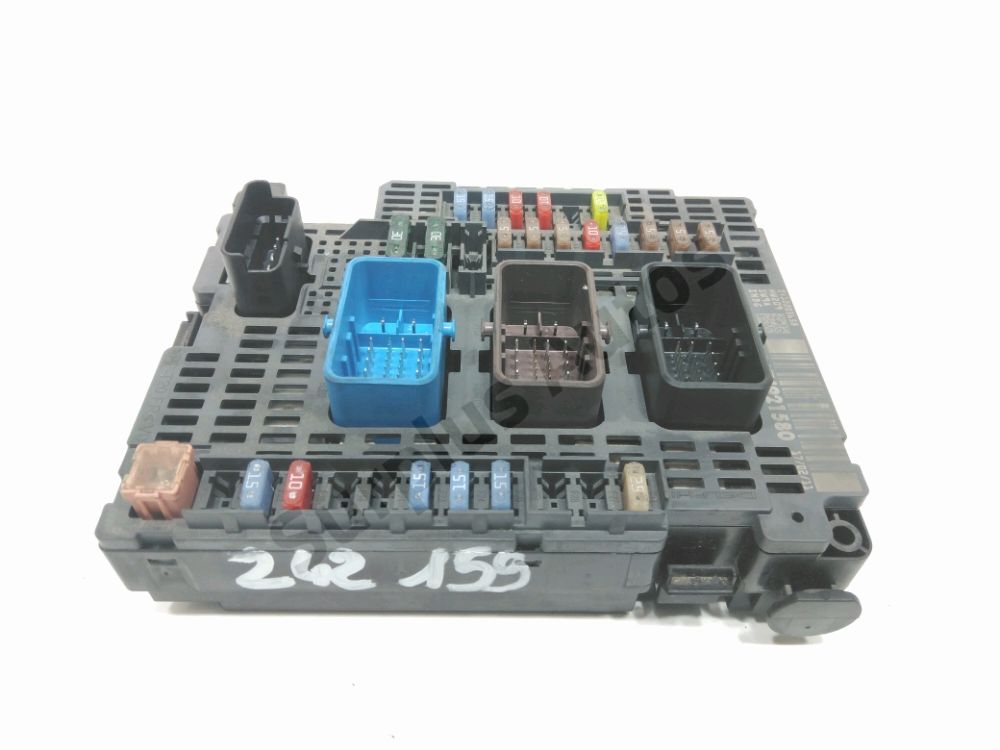 Boite à fusibles moteur