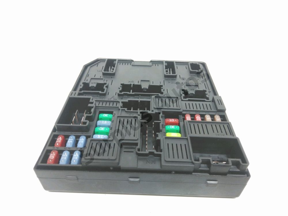 Boite à fusibles moteur