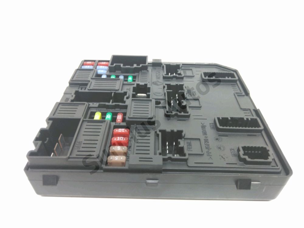 Boite à fusibles moteur