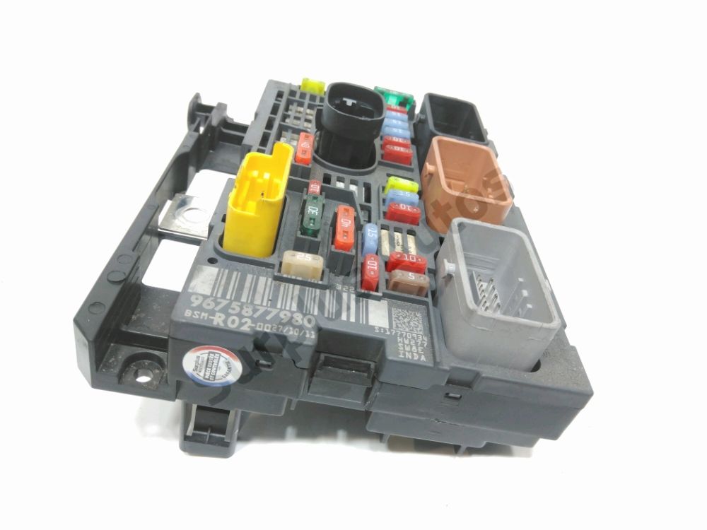 Boite à fusibles moteur