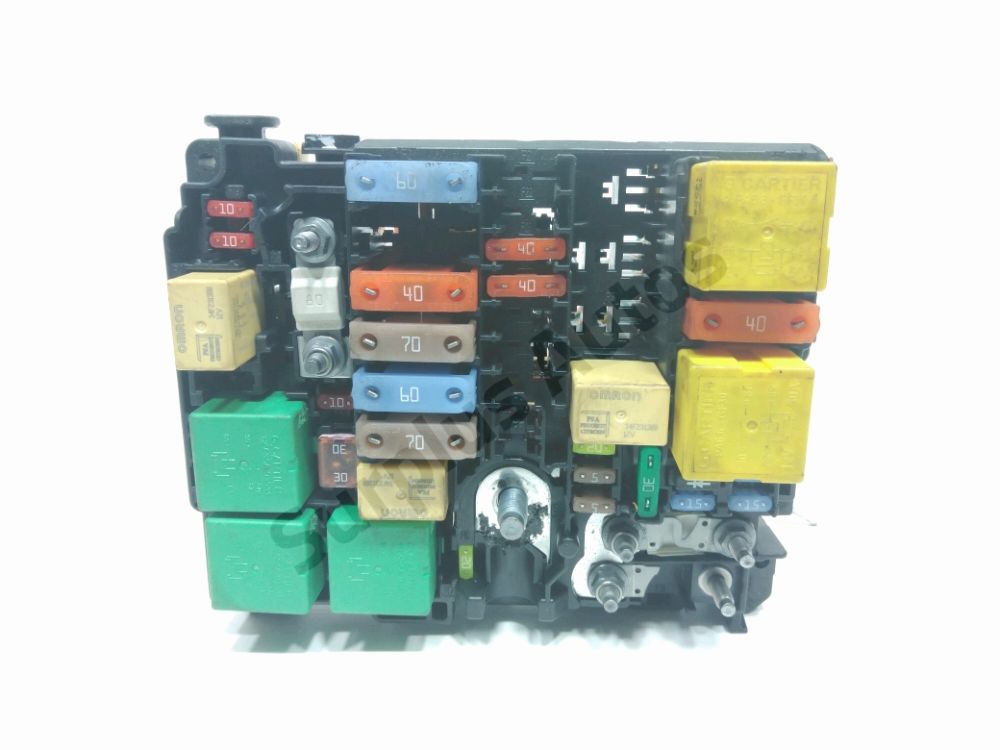 Boite à fusibles moteur