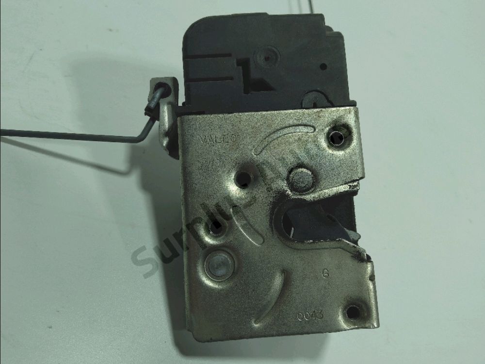 Serrure de porte avant gauche