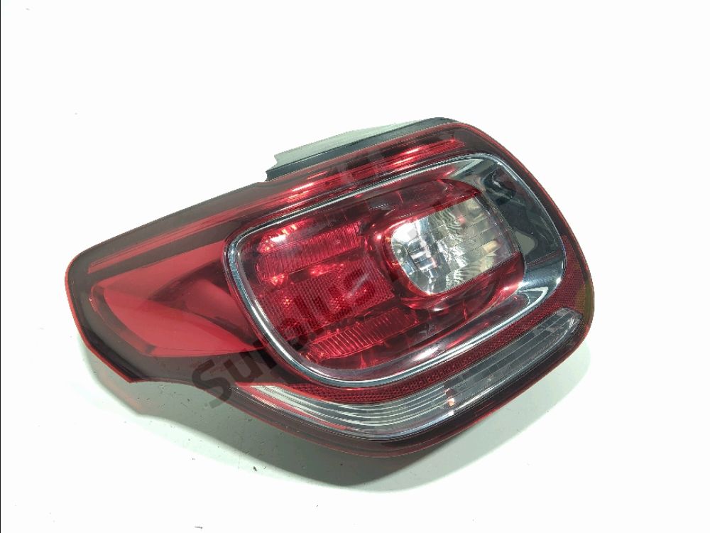 Feu arrière gauche