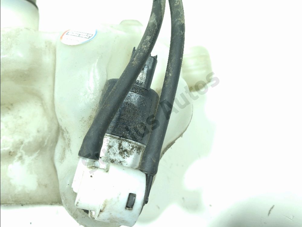 Réservoir de lave glace avant