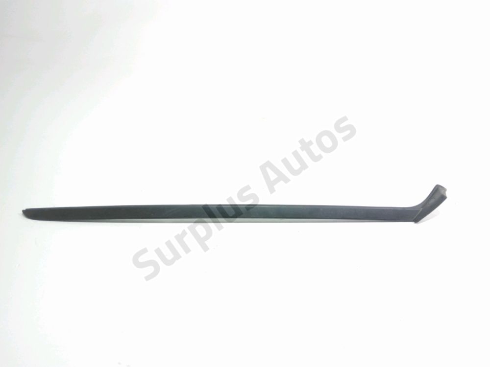 Baguette pare-brise avant droite