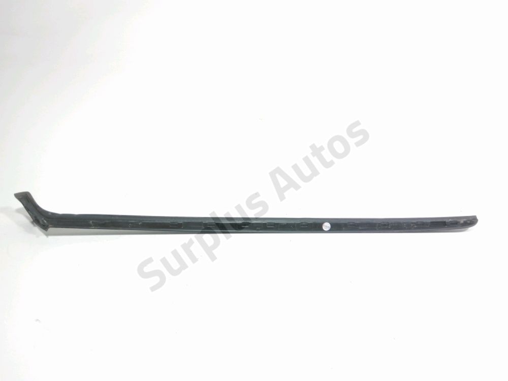 Baguette pare-brise avant droite