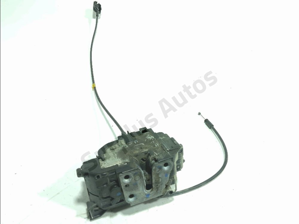 Serrure de porte avant droite