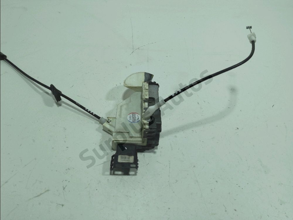 Serrure de porte avant gauche