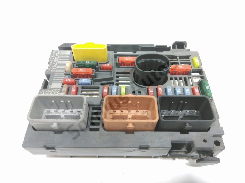 Boite à fusibles moteur