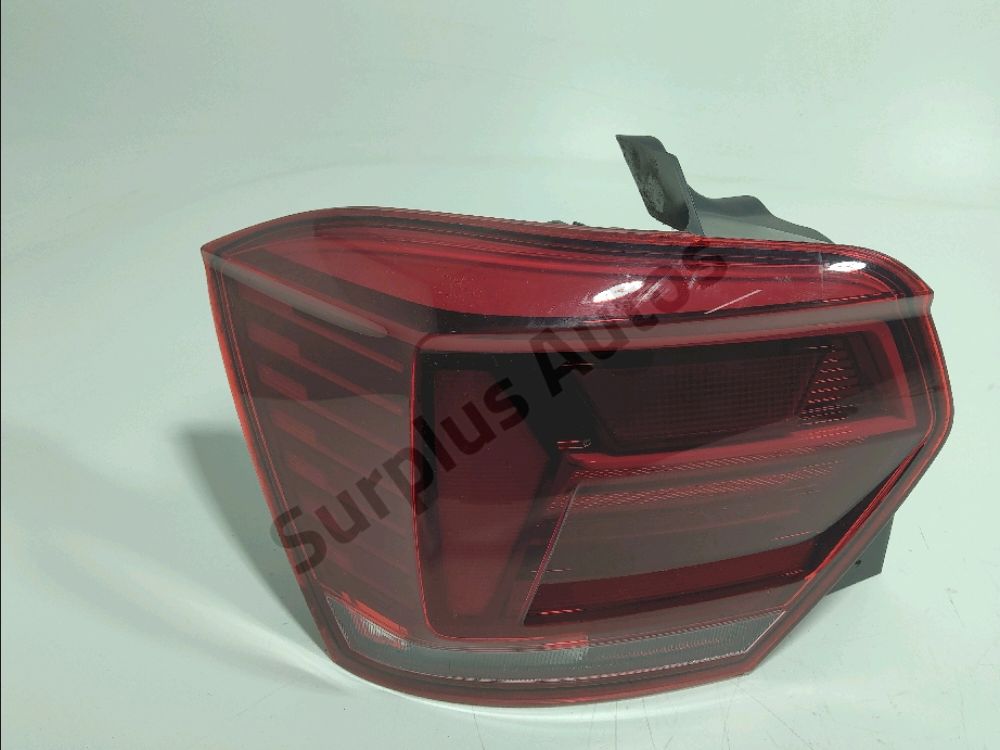 Feu arrière gauche