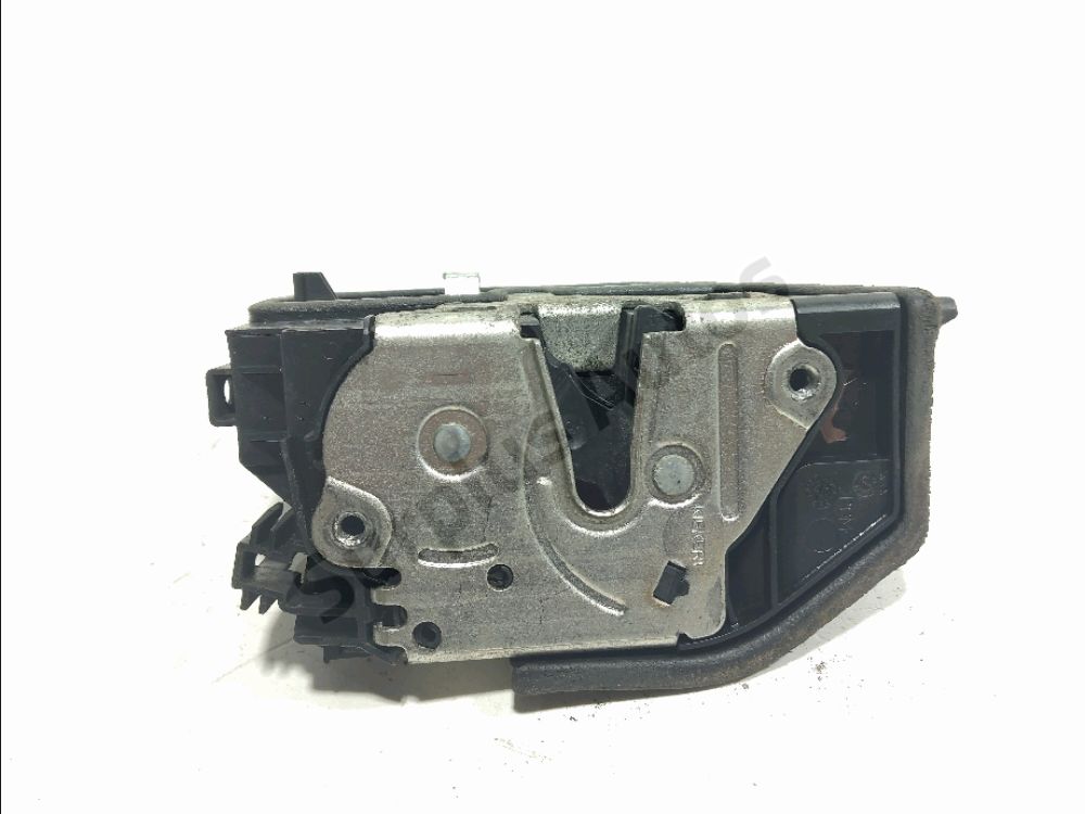 Serrure de porte avant droite