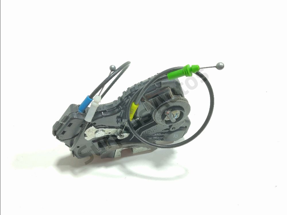 Serrure de porte avant droite
