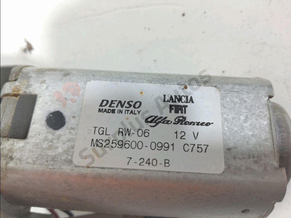 Moteur d'essuie glace arrière