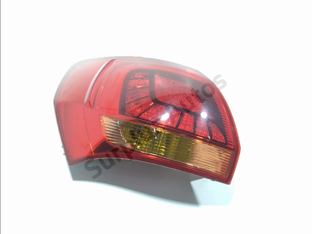Feu arrière gauche