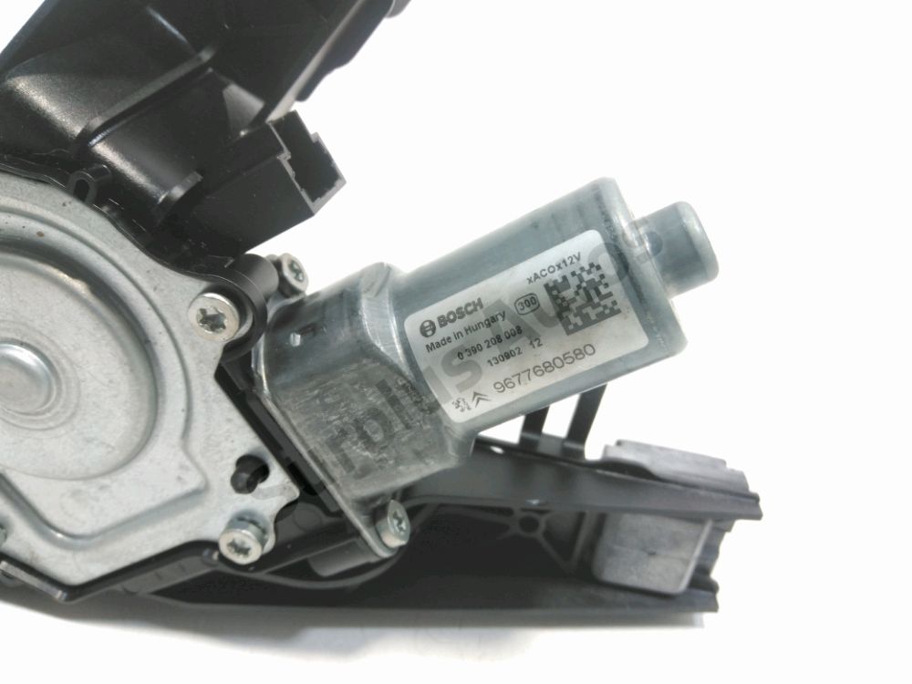 Moteur d'essuie glace arrière