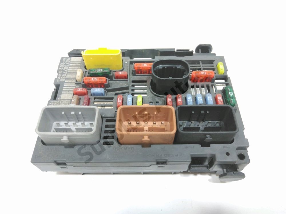 Boite à fusibles moteur