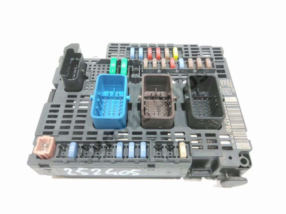 Boite à fusibles moteur
