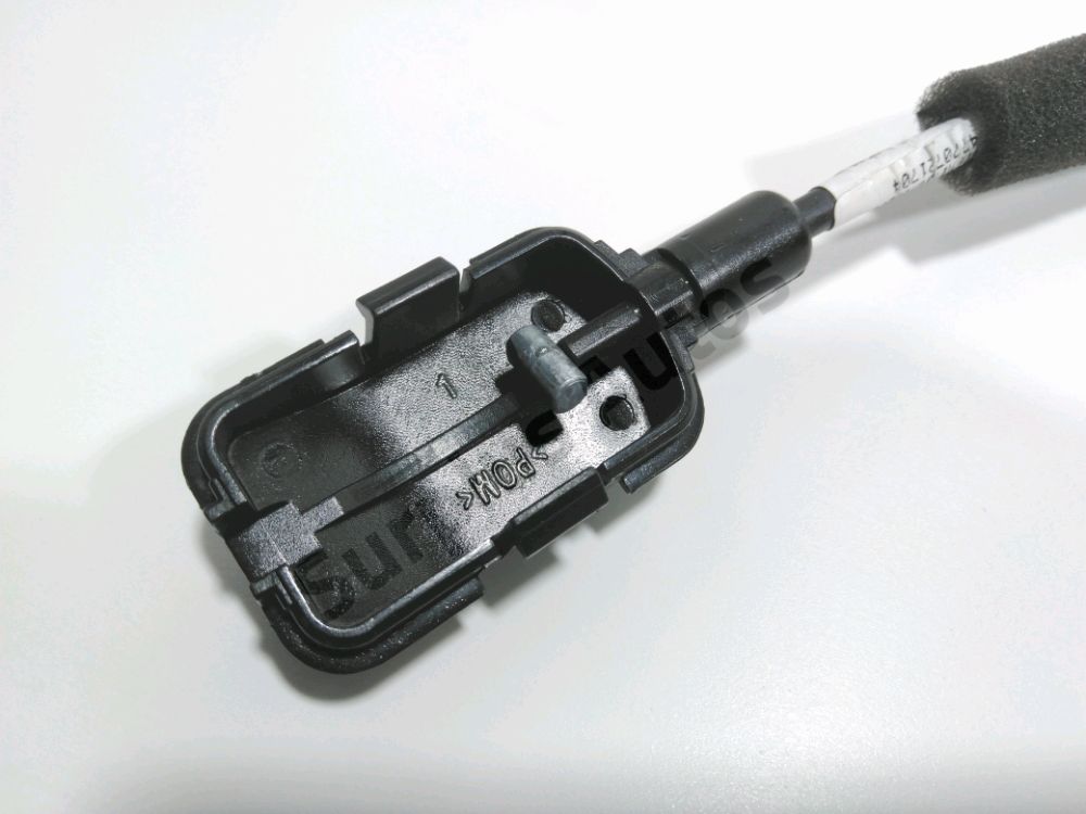 Serrure de porte avant droite