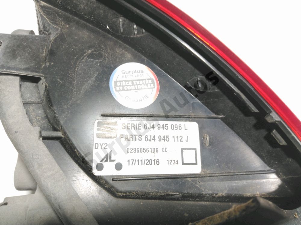 Feu arrière droit