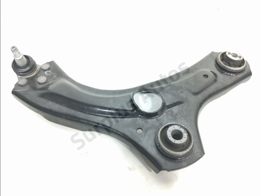 Triangle inférieur avant droit
