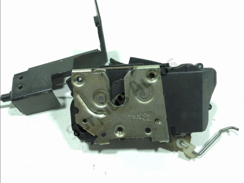 Serrure de porte avant droite