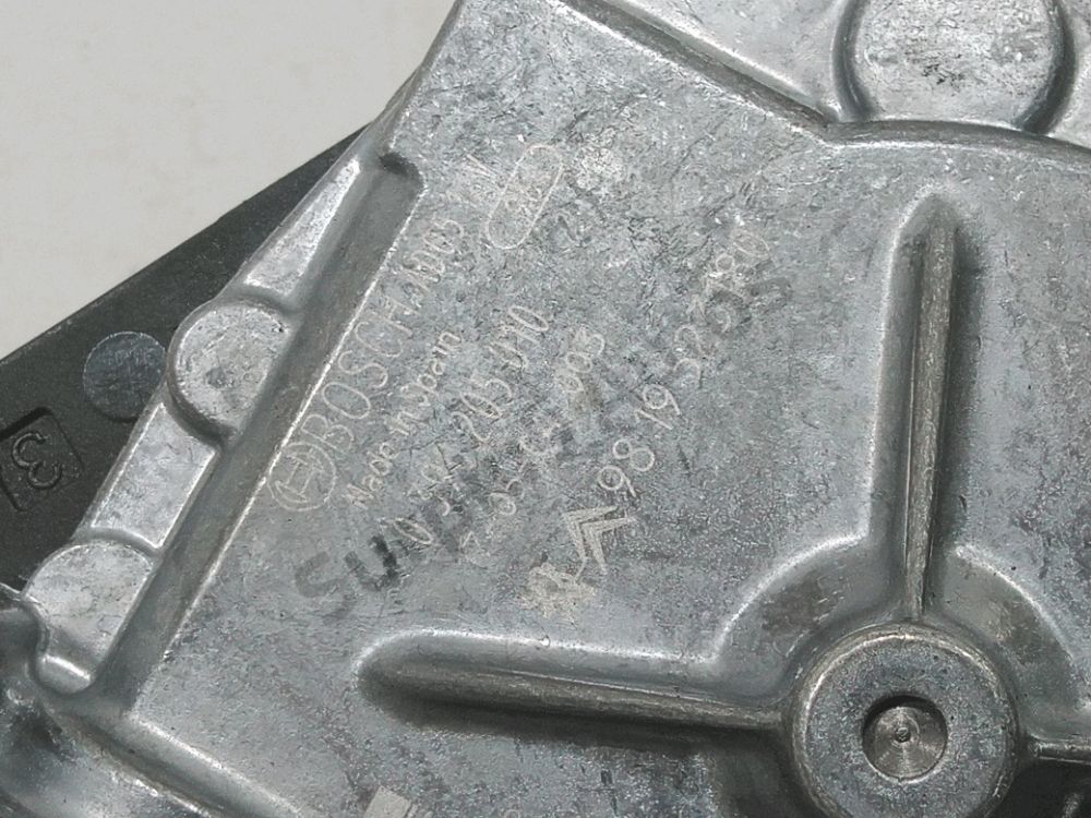 Moteur d'essuie glace arrière