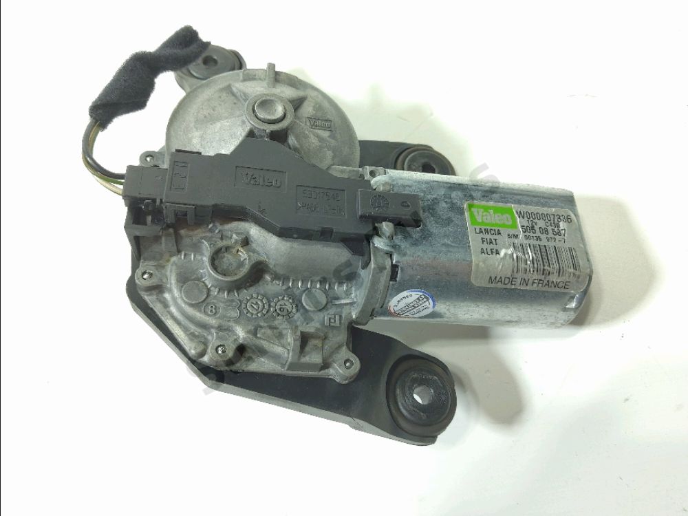 Moteur d'essuie glace arrière