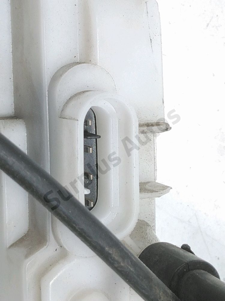 Serrure de porte avant droite