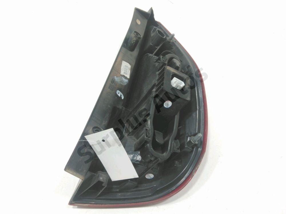 Feu arrière gauche