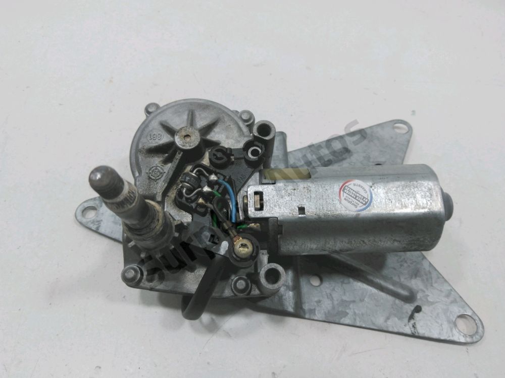 Moteur d'essuie glace arrière