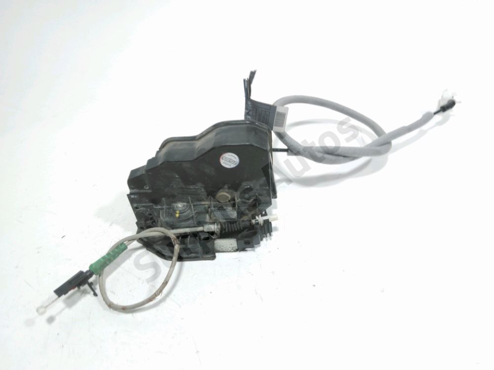 Serrure de porte avant droite