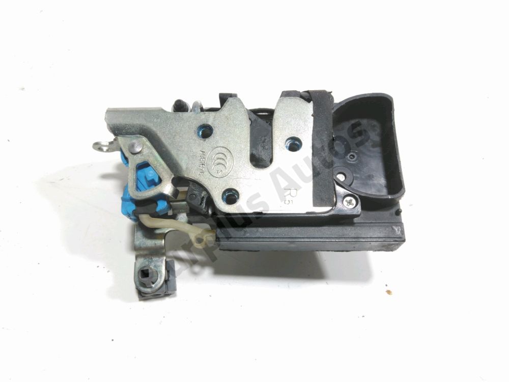 Serrure de porte avant droite