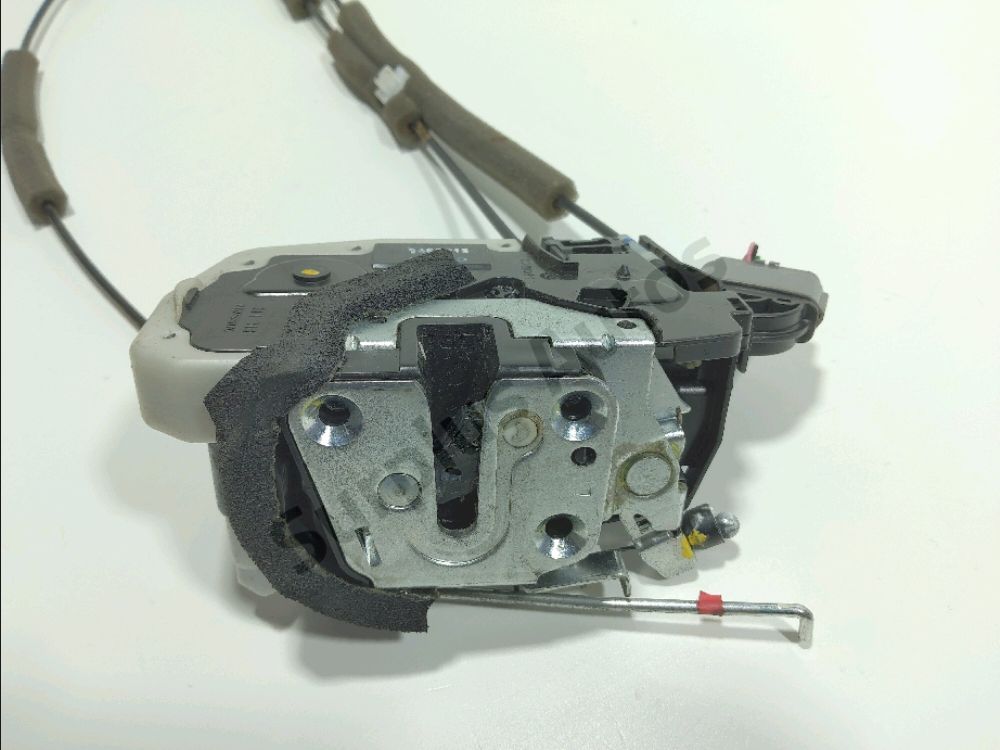 Serrure de porte avant gauche