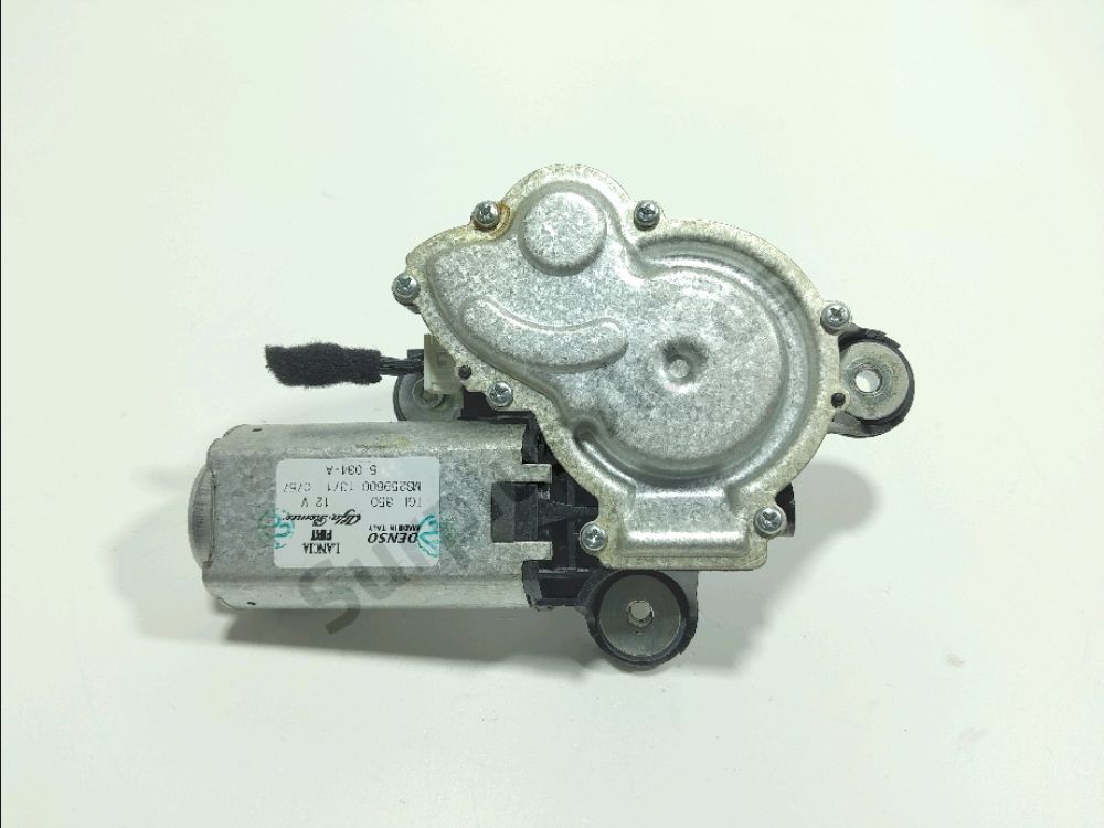 Moteur d'essuie glace arrière