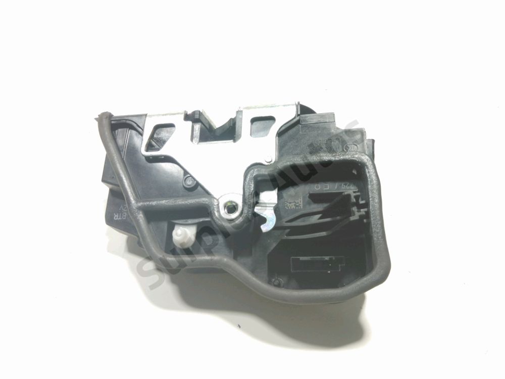 Serrure de porte avant droite