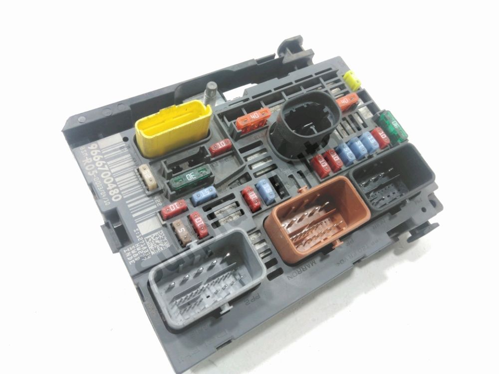 Boite à fusibles moteur