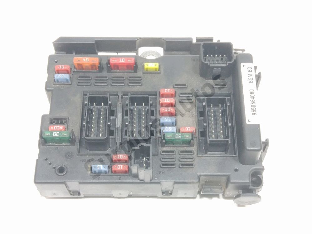 Boite à fusibles moteur
