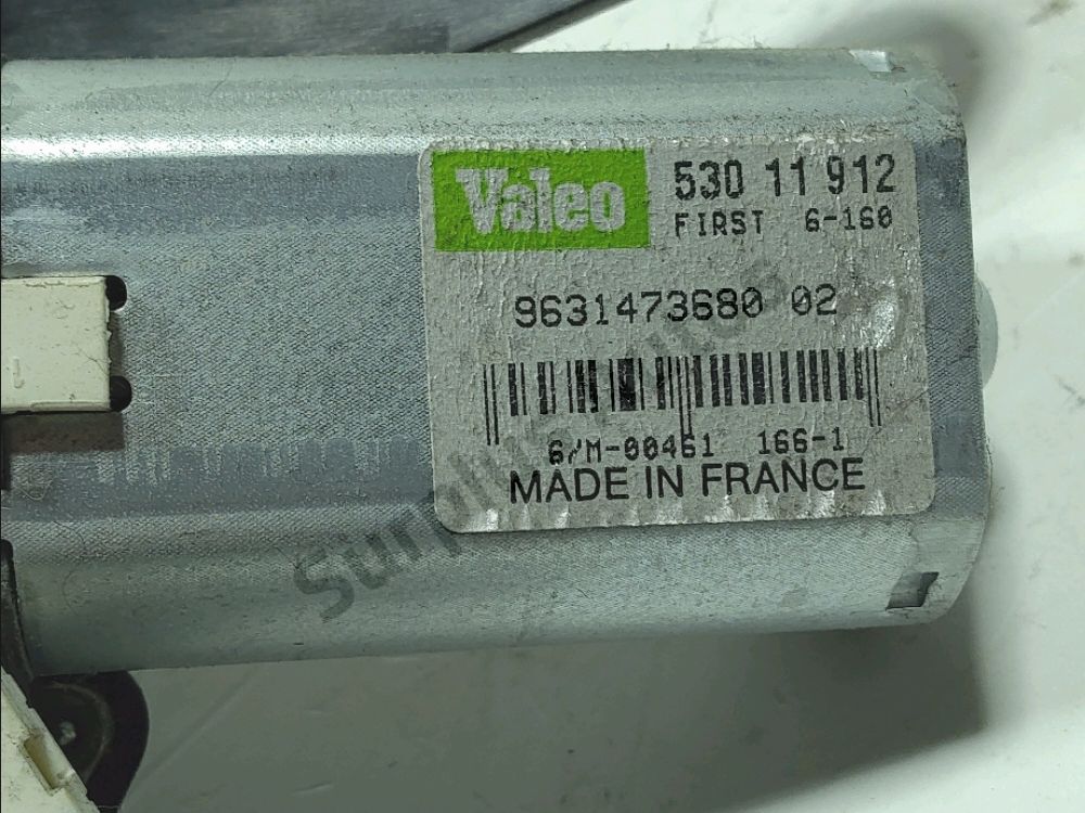 Moteur d'essuie glace arrière