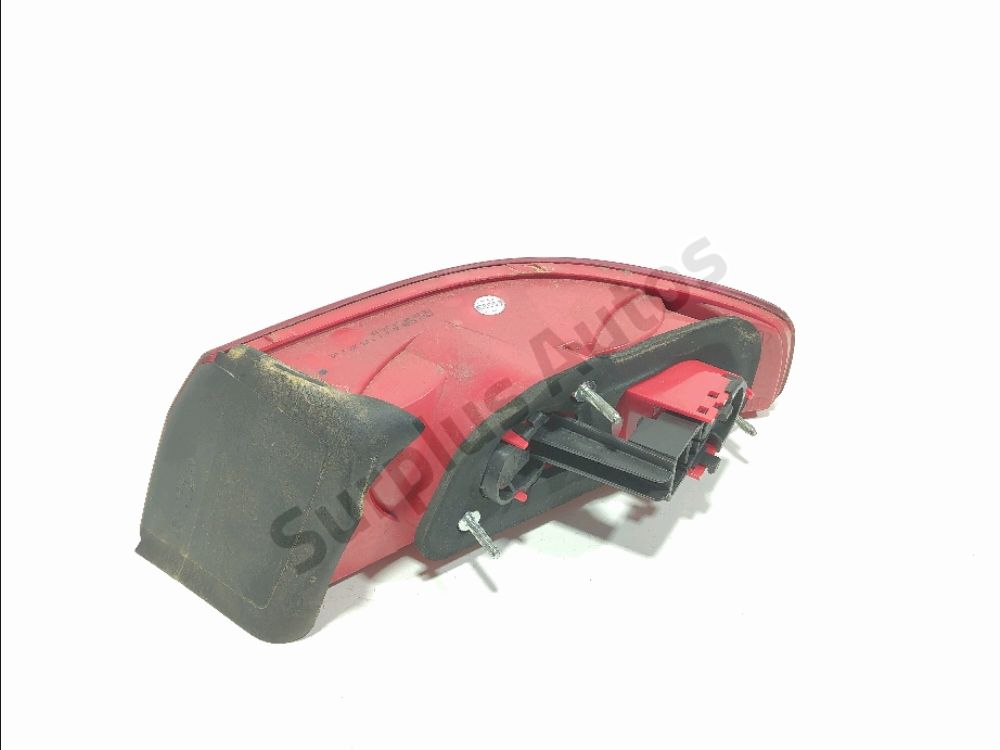 Feu arrière gauche