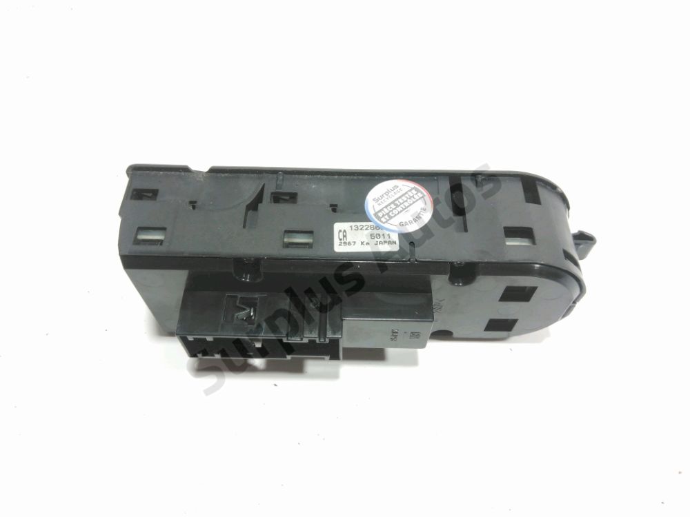Commande lève-vitre avant gauche